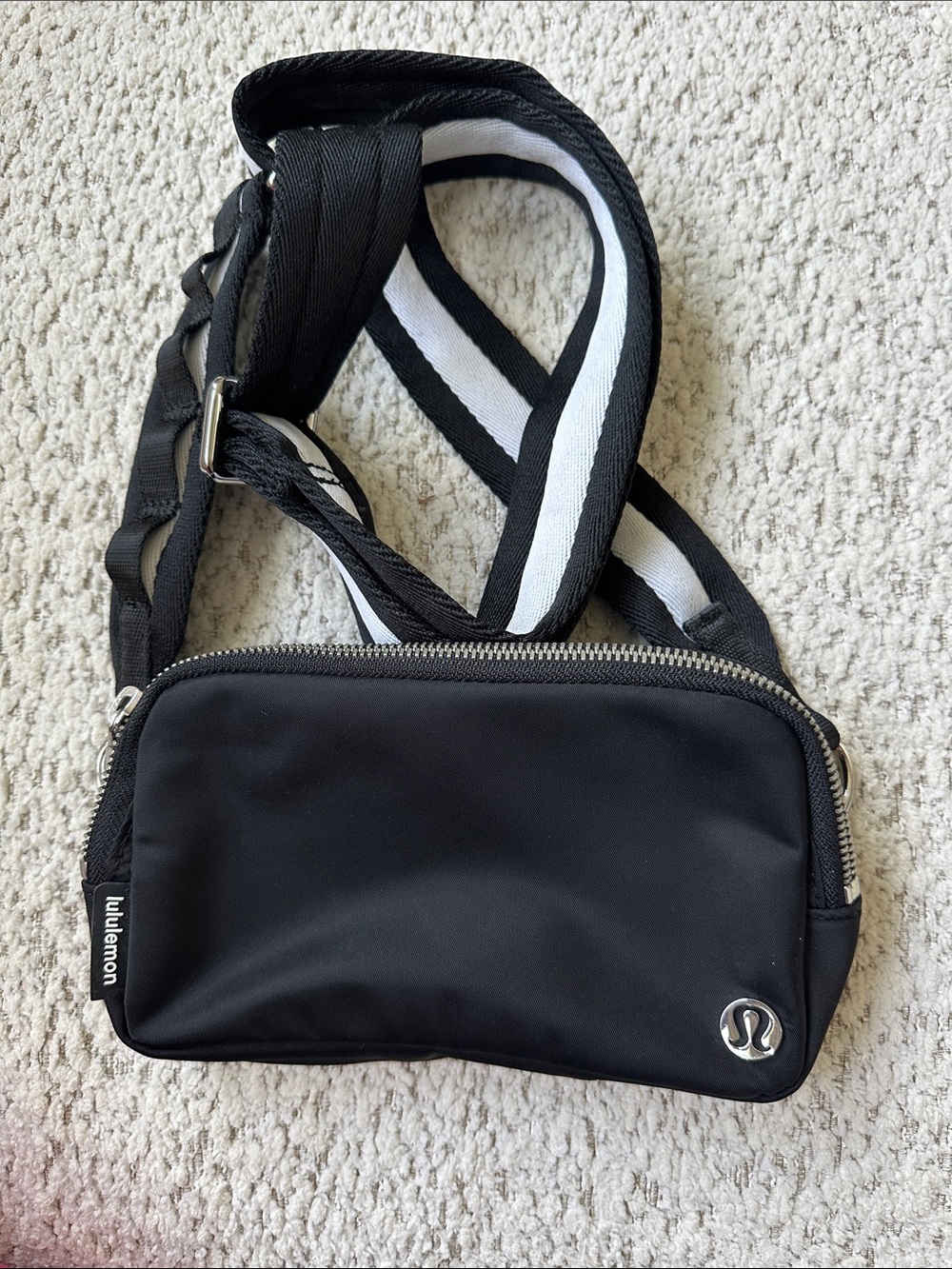 Lululemon Everywhere Crossbody